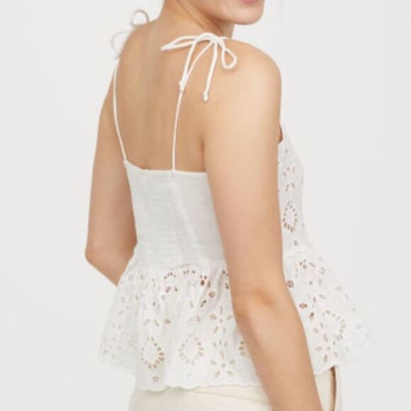 ✨ H&M
Embroidered Peplum Top✨  - Picture 3 of 6
